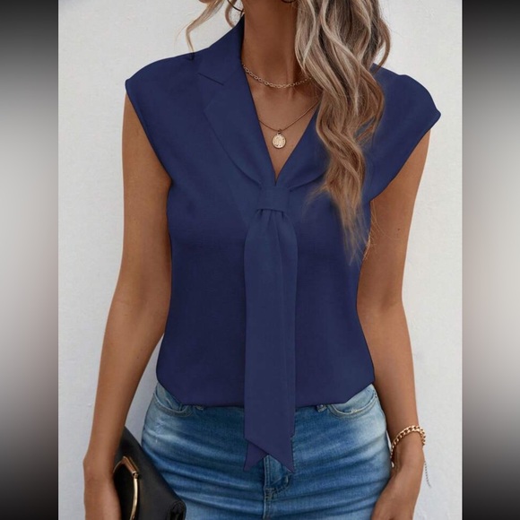 Luxe sleeveless blouse - Picture 14 of 16